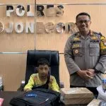 Kapolres-Bojonegoro-Belikan-Kebutuhan-Sekolah-Anak-Penjual-Nasi-Bungkus-Keliling Kapolres Bojonegoro Belikan Kebutuhan Sekolah Anak Penjual Nasi Bungkus Keliling