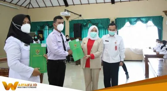 Bupati Serahkan SK Kepada PPPK Di Lingkungan Pemkab Bojonegoro