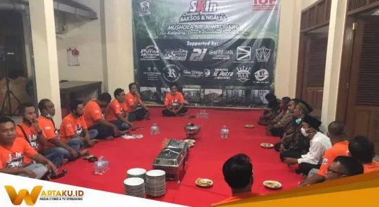 Komunitas Otomotif SKin Adakan Bansos