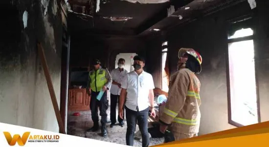 Konsleting Listrik Rumah Warga Terbakar 1
