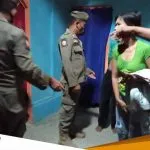 Dua Pasang Bukan Suami Istri