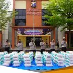 Polisi Bojonegoro Salurkan Zakat Fitrah 4.7 Ton Dan 50.000 Masker 1