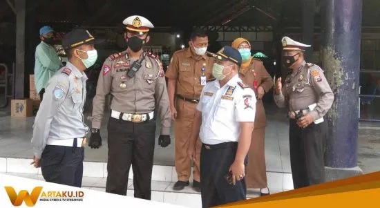 Satlantas Bojonegoro Sosialisasi Larangan Mudik Di Terminal Rajekwesi 1