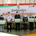 Bupati Bojonegoro Menyerahkan Beasiswa Pendidikan Bagi Para Mahasiswa Bojonegoro Bupati Bojonegoro Menyerahkan Beasiswa Pendidikan Bagi Para Mahasiswa Bojonegoro