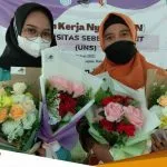 Mahasiswa KKN UNS Berikan Pelatihan Rangkai Buket Bunga 1