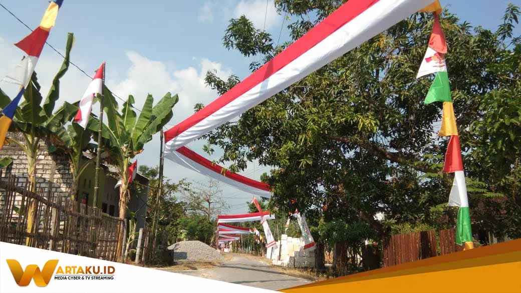 Masyarakat Gumelem Bentangkan Bendera Merah Putih Sepanjang 500 Meter 1