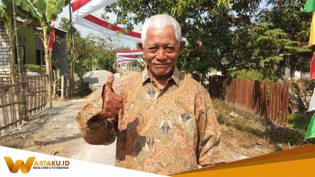 Masyarakat Gumelem Bentangkan Bendera Merah Putih Sepanjang 500 Meter 2