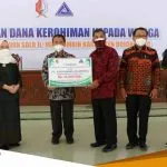 Warga Eks Tanggul Bengawan Solo Terima Dana Kerohiman Pemkab Bojonegoro Warga Eks Tanggul Bengawan Solo Terima Dana Kerohiman Pemkab Bojonegoro