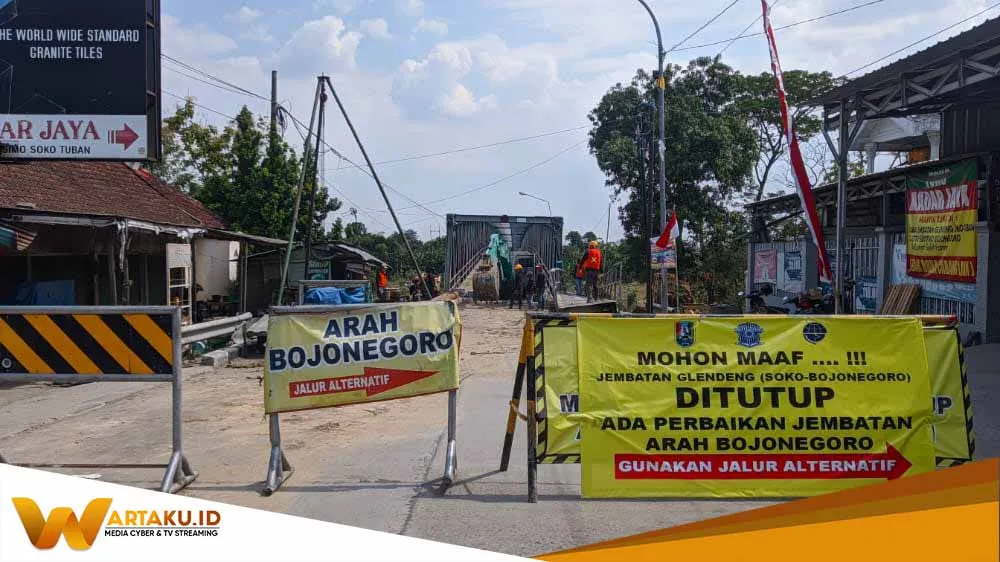 Hari Pertama Perbaikan Jembatan Glendeng Polsek Soko Lakukan Rekayasa Jalur Alternatif 1