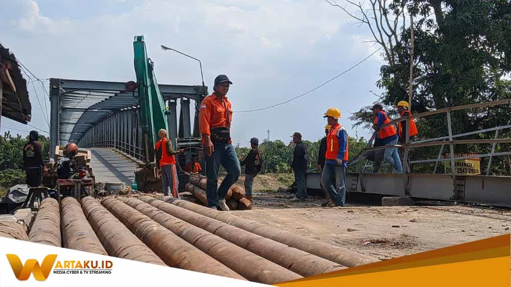 Hari Pertama Perbaikan Jembatan Glendeng Polsek Soko Lakukan Rekayasa Jalur Alternatif 2
