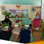 Mahasiswa UNS Menambah Wawasan Pertanian Dengan Memberikan Pelatihan Bertanam Hidroponik 1