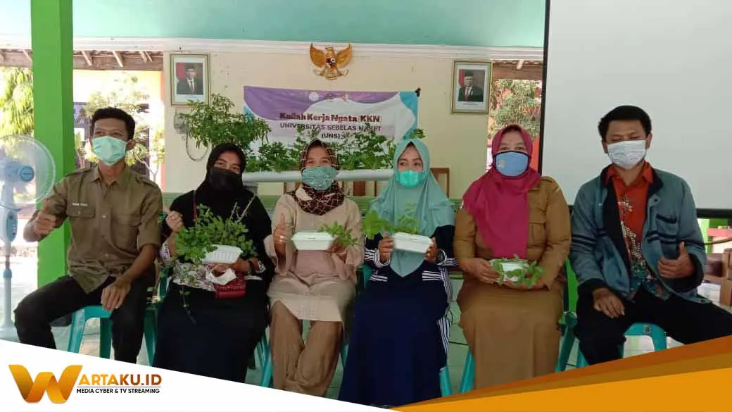 Mahasiswa UNS Menambah Wawasan Pertanian Dengan Memberikan Pelatihan Bertanam Hidroponik 1 Mahasiswa UNS Menambah Wawasan Pertanian Dengan Memberikan Pelatihan Bertanam Hidroponik 1