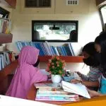 Perpustakaan Mobil Keliling Astuti Datangi Anak Anak Di Kecamatan Sekar 2