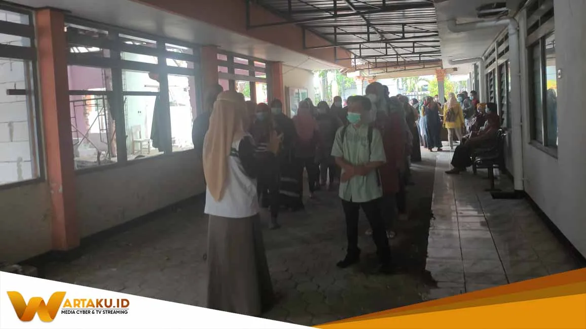 Peserta Antusias Mengikuti Sweb Test Antigen Gratis Di Labkesda 2