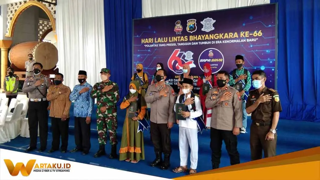 Satlantas Bojonegoro Jadi Orang Tua Asuh Terhadap 55 Anak Yatim Korban Covid 19 2