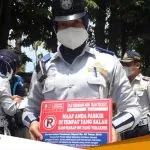 Tertibkan Parkir Liar Dishub Lakukan Razia di Ruas Jalan Bojonegoro Tertibkan Parkir Liar Dishub Lakukan Razia Di Ruas Jalan Bojonegoro