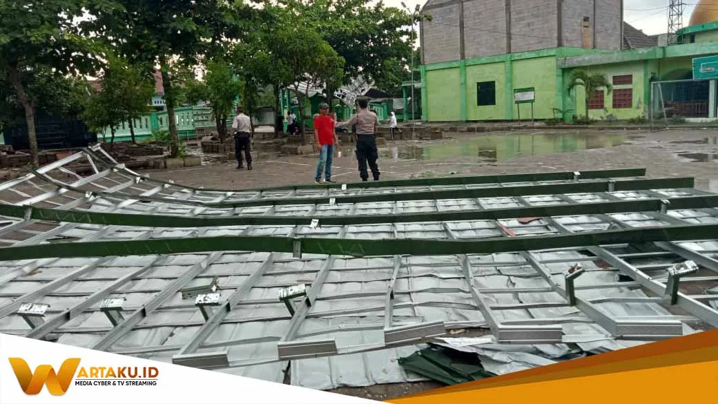 Atap Gedung MWC NU Kepohbaru Bojonegoro Rusak Akibat Disapu Angin Kencang Dan Hujan Deras 2