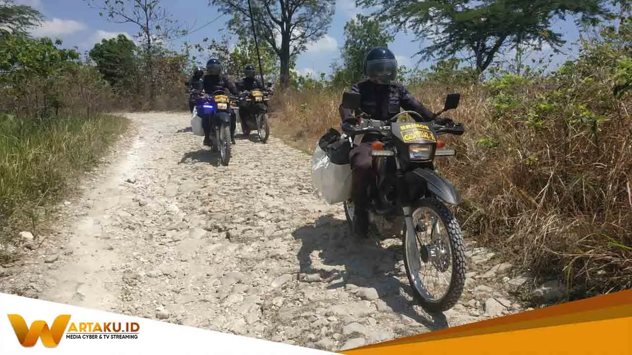 Brimob Bojonegoro Lakukan Bakti Sosial di Temayang 1 Brimob Bojonegoro Lakukan Bakti Sosial Di Temayang 1