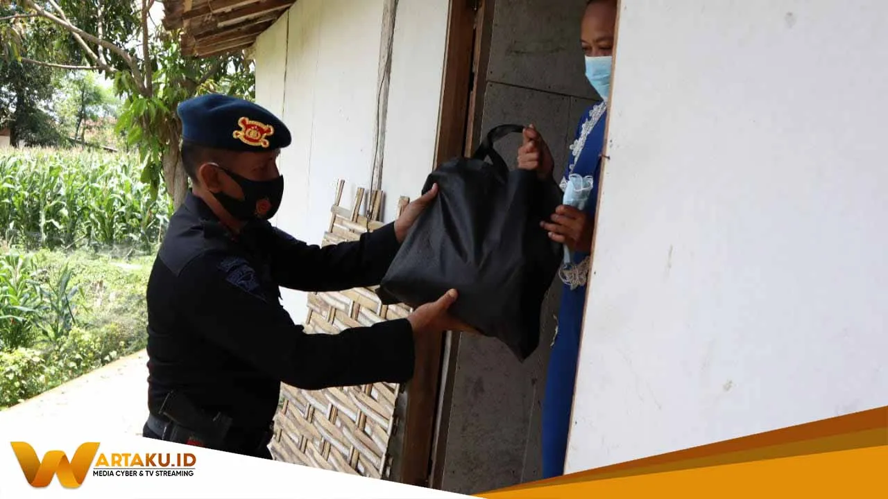 Brimob Bojonegoro Lakukan Bakti Sosial Di Temayang 2