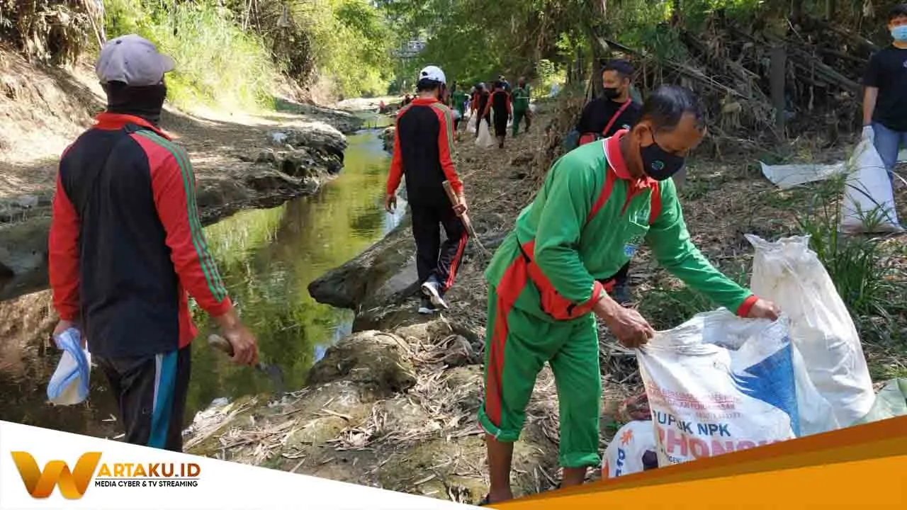 DLH Bojonegoro Ajak Masyarakat Peduli Lingkungan Dengan Bersihkan Sampah 1