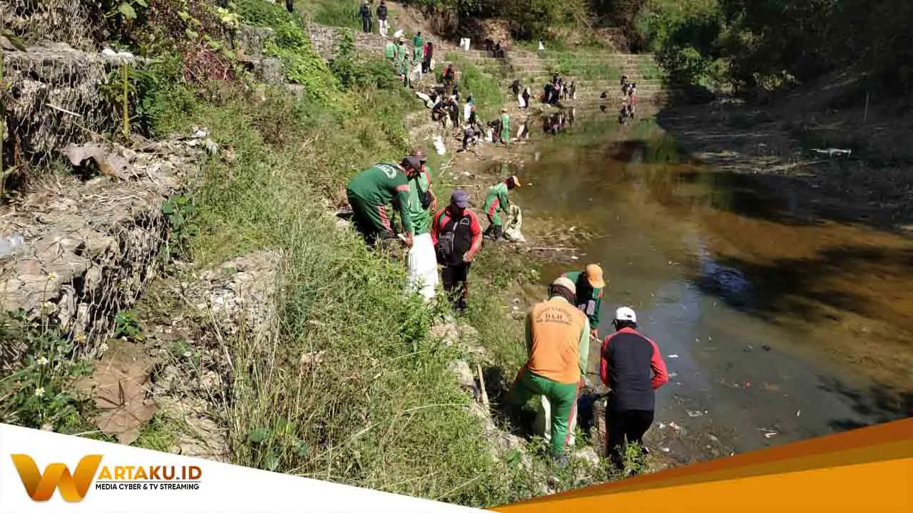 DLH Bojonegoro Ajak Masyarakat Peduli Lingkungan Dengan Bersihkan Sampah 2