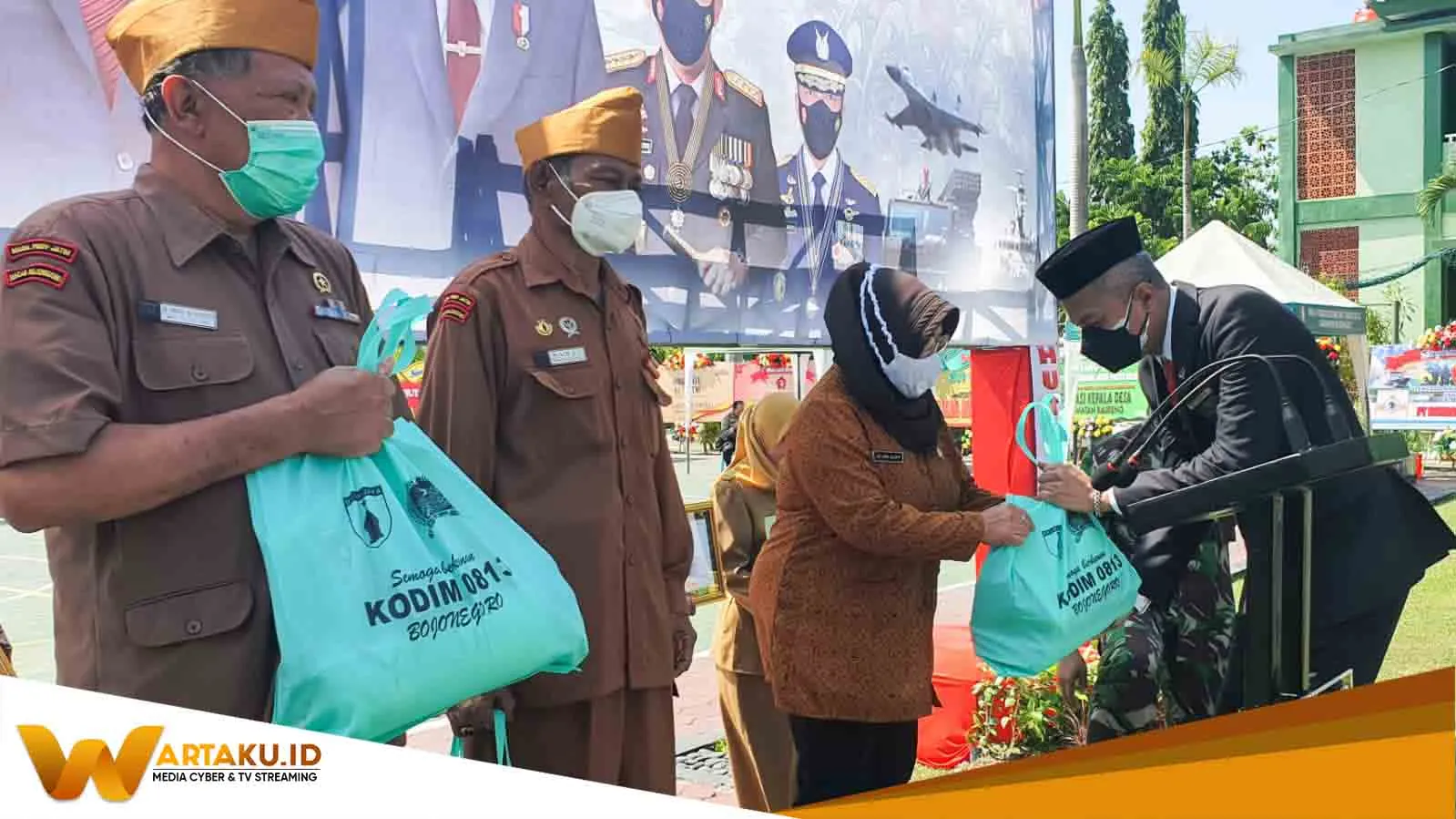 HUT Ke 76 TNI Bojonegoro Gelar Serbuan Vaksinasi 6000 Dosis Di 11 Lokasi 2