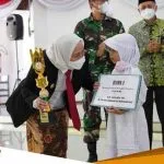 Hari Santri Nasional 2021 Bupati Bojonegoro Beri Penghargaan Kepada Tujuh Santri Berprestasi