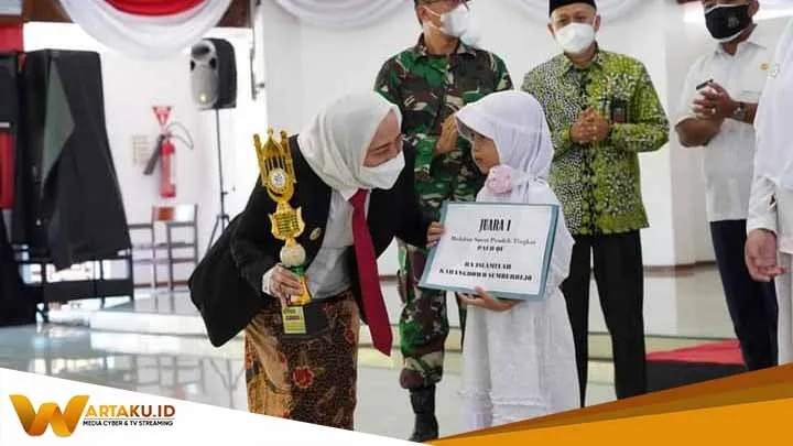 Hari Santri Nasional 2021, Bupati Bojonegoro Beri Penghargaan kepada Tujuh Santri Berprestasi Hari Santri Nasional 2021 Bupati Bojonegoro Beri Penghargaan Kepada Tujuh Santri Berprestasi