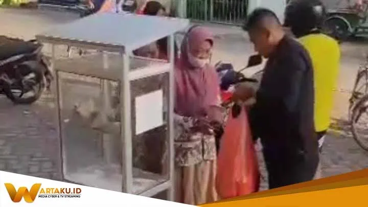 Jum'at Berkah Anggota Brimob Bojonegoro Awali Hari Yang Baik Dengan Bersedekah Jumat Berkah Anggota Brimob Bojonegoro Awali Hari Yang Baik Dengan Bersedekah