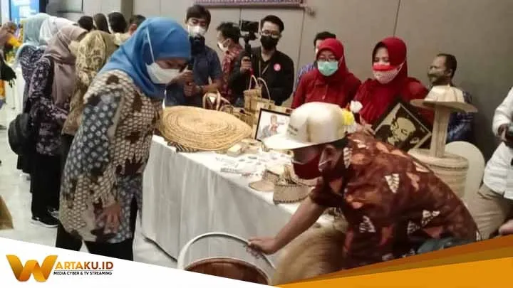 Kerajinan Pelepah Pisang Pak'e Debog Milik Maisir Raih Juara Harapan Satu Lomba Economy Hybrid Kerajinan Pelepah Pisang Pake Debog Milik Maisir Raih Juara Harapan Satu Lomba Economy Hybrid