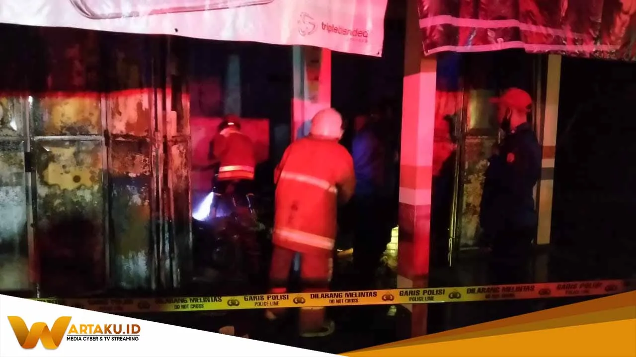 Korsleting Listrik Kembali Jadi Penyebab Si Jago Merah Lahap Toko Di Margomulyo 1