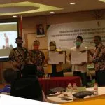 Pemkab Bojonegoro Serahkan banpol Untuk 13 Partai Politik Pemkab Bojonegoro Serahkan Banpol Untuk 13 Partai Politik