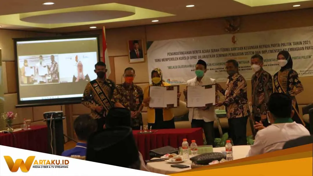 Pemkab Bojonegoro Serahkan banpol Untuk 13 Partai Politik Pemkab Bojonegoro Serahkan Banpol Untuk 13 Partai Politik