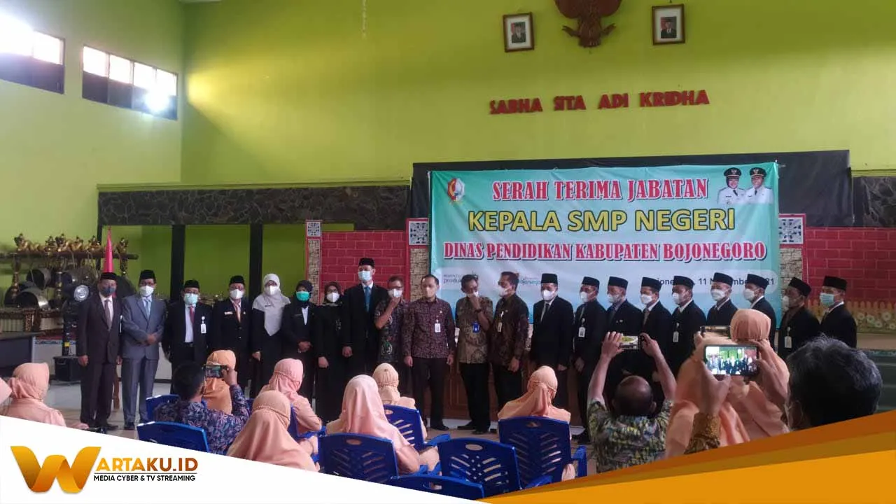 Dinas Pendidikan Kabupaten Bojonegoro Gelar Serah Terima Jabatan Kepada 12 Kepala Sekolah SMP Negeri Yang Dimutasi Dinas Pendidikan Kabupaten Bojonegoro Gelar Serah Terima Jabatan Kepada 12 Kepala Sekolah SMP Negeri Yang Dimutasi