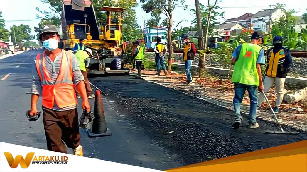 Hampir Rampung Proses Pelebaran Jalan Nasional Bojonegoro Dalam Tahap Pengaspalan 1