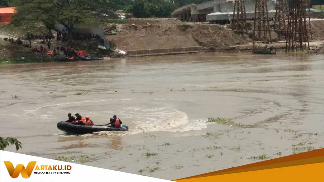 Peristiwa Tenggelamnya Perahu di Kanor-Rengel, Ditemukan 5 Korban Meninggal, dan 4 Lainya Dalam Pencarian 1 Peristiwa Tenggelamnya Perahu Di Kanor Rengel Ditemukan 5 Korban Meninggal Dan 4 Lainya Dalam Pencarian 1