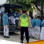 Polsek Kalitidu Antar Jemput Peserta Vaksin Untuk Pelajar