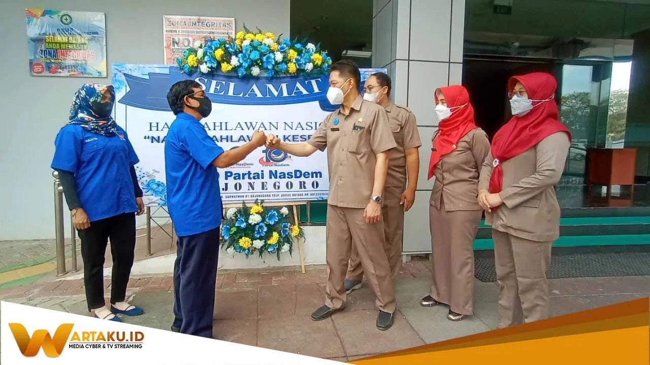 Sambut 10 November Nasdem Bojonegoro Berkirim Doa Dan Bunga Bagi Pahlawan Kesehatan