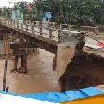 Ambrol Jembatan Penghubung Desa Sumberjo Kentong Bojonegoro Dengan Desa Selogabus Tuban Ditutup 1