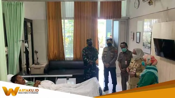 Bupati Bojonegoro Didampingi Dandim Dan Kapolres Menjenguk Korban Tanggul Kanor