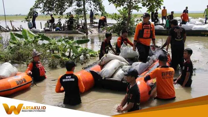 Bupati Bojonegoro Sidak Tanggul Jebol Perintahkan PU SDA Lakukan Solusi Permanen