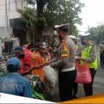 Jumat Berkah Kasatlantas Bagikan Masker Dan Nasik Kotak 1