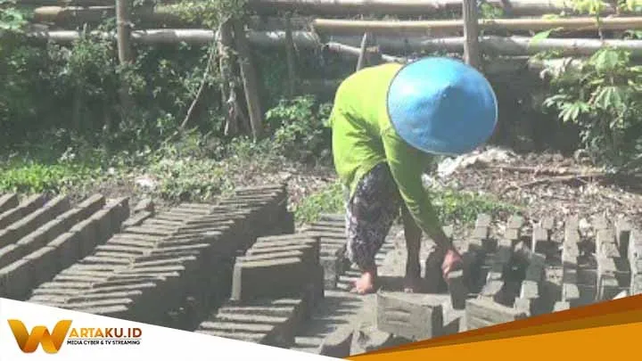 Musim Penghujan Produksi Batu Bata Merah Menurun 2