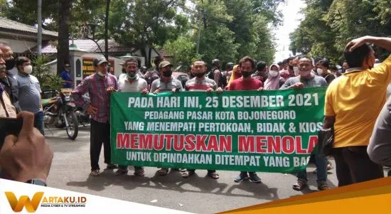 Pedagang Pasar Tradisional Kota Bojonegoro Menolak Dipindahkan Ke Pasar Wisata 2