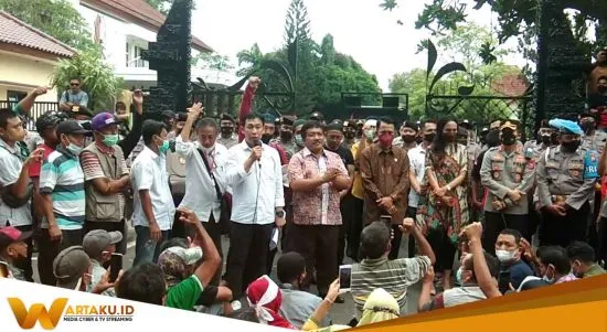 Temui Ratusan Pedagang Anggota DPRD Janji Kirim Surat Kepada Pemkab Bojonegoro