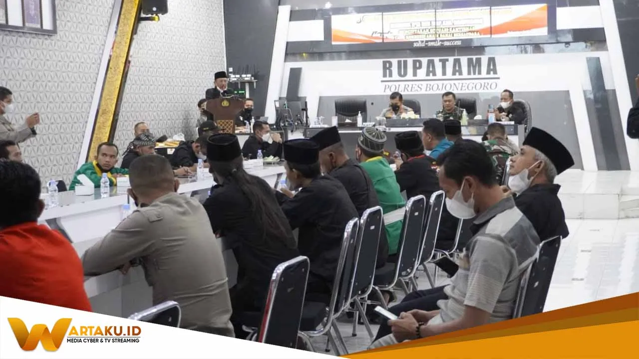 Upaya Ciptakan Situasi Aman TNI Polri Di Bojonegoro Gelar Cangkrukan Kamtibmas 2