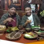 Warung Lesung Rumah Makan Dengan Konsep Tradisional Jawa 1