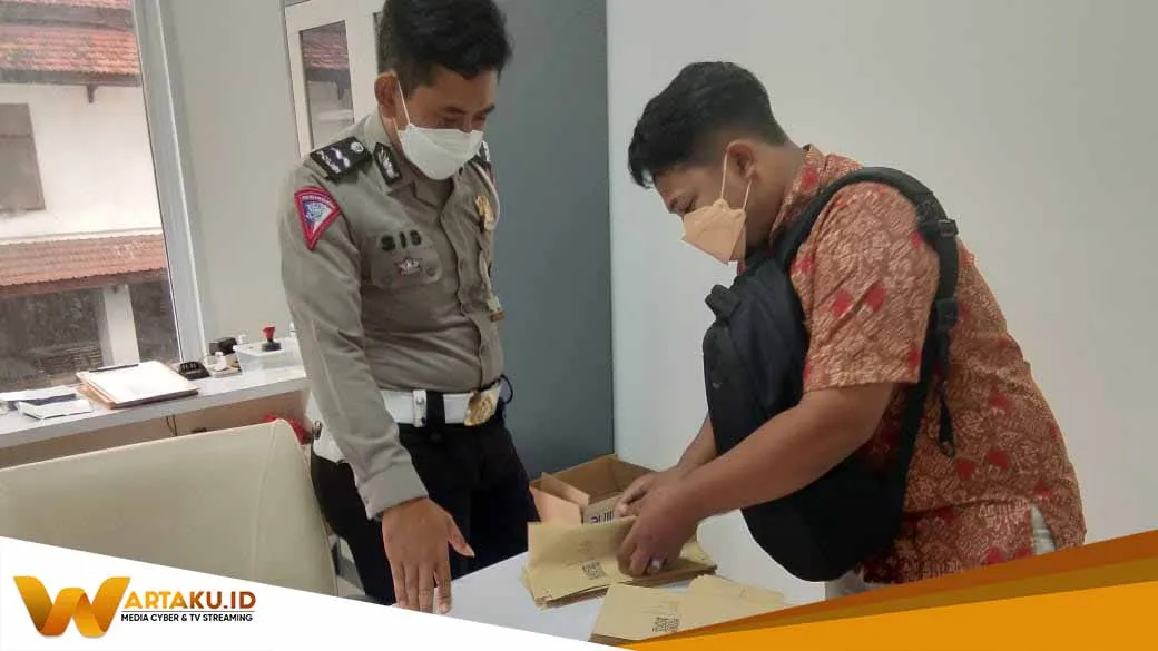 Dari 296 Pelanggar Lalu Lintas Yang Terekam Mobil INCAR, Didominasi Ibu-Ibu Tidak Memakai Helm Dari 296 Pelanggar Lalu Lintas Yang Terekam Mobil INCAR Didominasi Ibu Ibu Tidak Memakai Helm