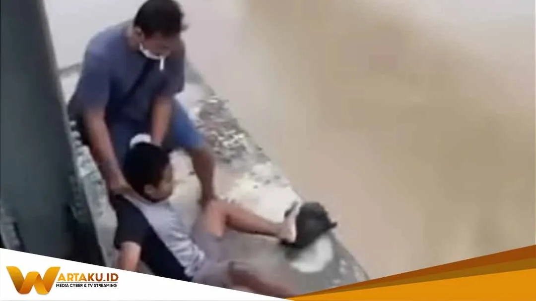 Dua Kali Melakukan Percobaan Bunuh Diri, Aksi Bocah 14 Tahun Berhasil Di Selamatkan Warga Dua Kali Melakukan Percobaan Bunuh Diri Aksi Bocah 14 Tahun Berhasil Di Selamatkan Warga