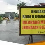 Retak Lagi Jembatan Glendeng Simo Di Pasangi Portal